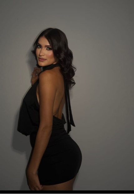 Muñeca from Colombia live on Azarr